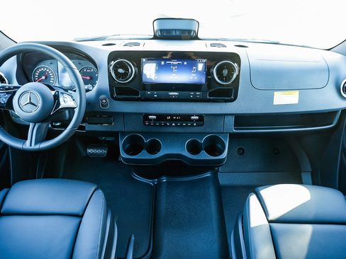 New 2025 Mercedes-Benz Sprinter 2500 image 10