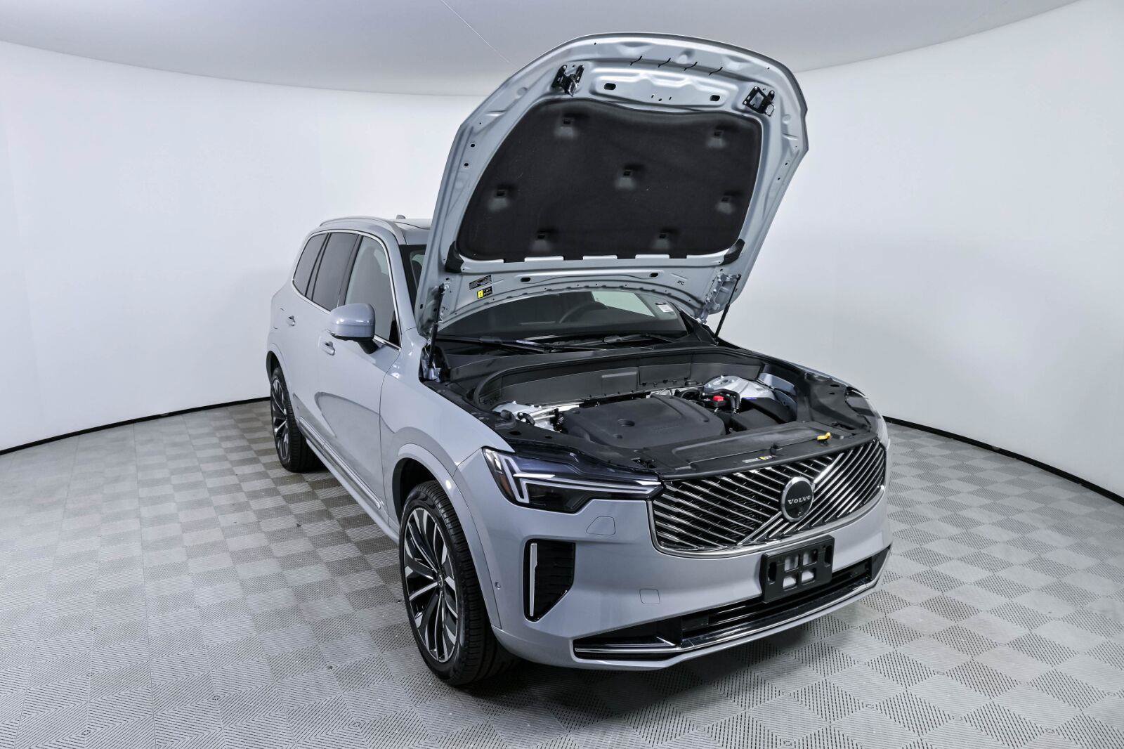 Certified 2026 Volvo XC90 B6 Plus AWD/4WD image 35