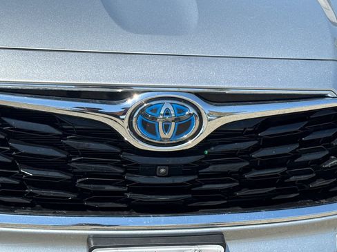 Used 2023 Toyota Highlander Limited AWD/4WD image 16