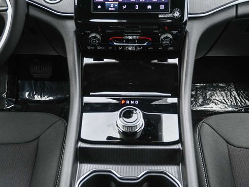 New 2025 Jeep Grand Cherokee L Laredo image 24