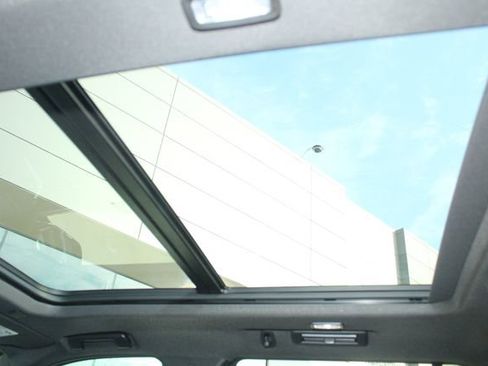 Used 2023 GMC Yukon SLT image 25