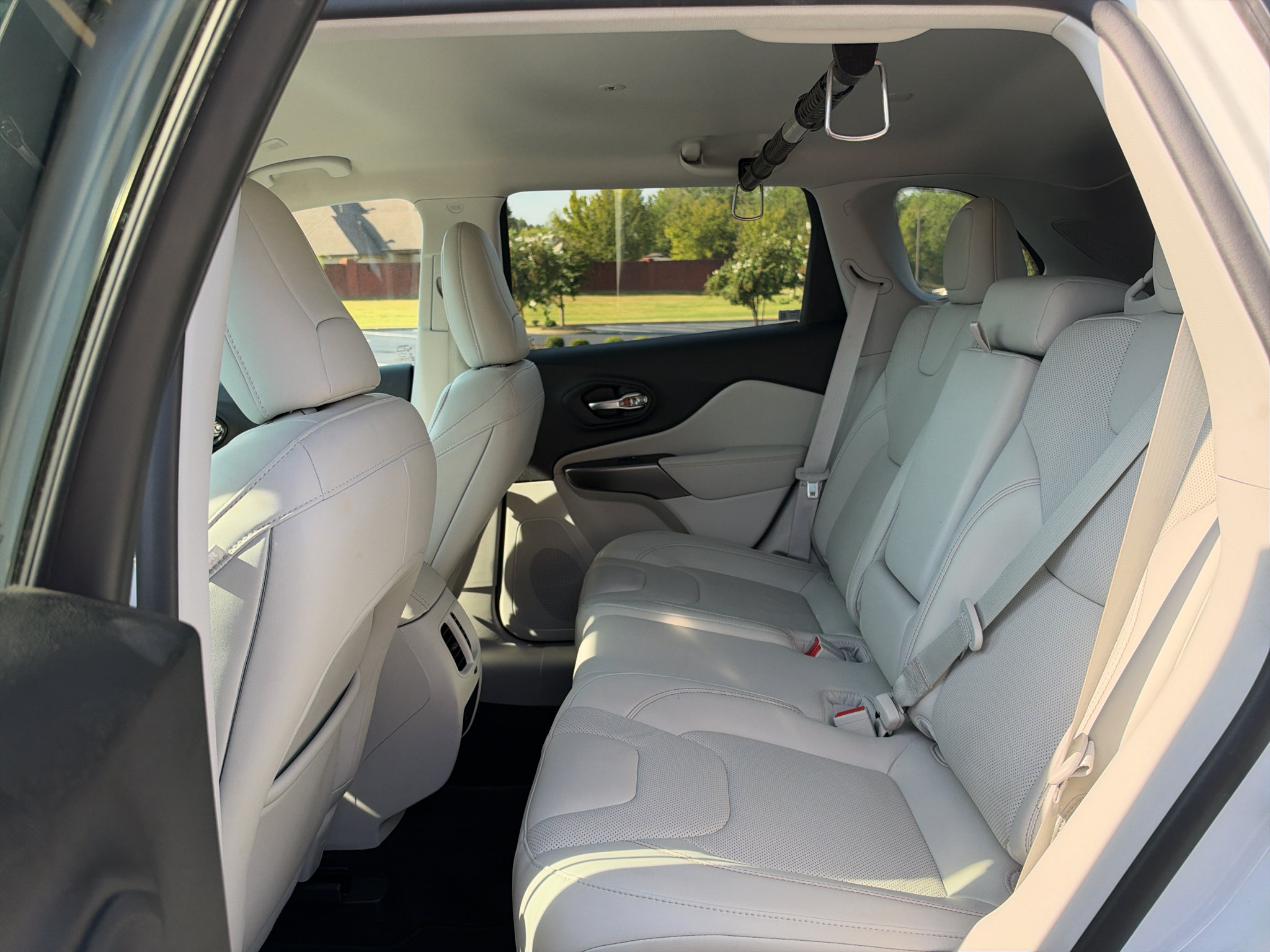Used 2020 Jeep Cherokee Latitude Lux w/ Quick Order Package 2YH Lux FWD image 14