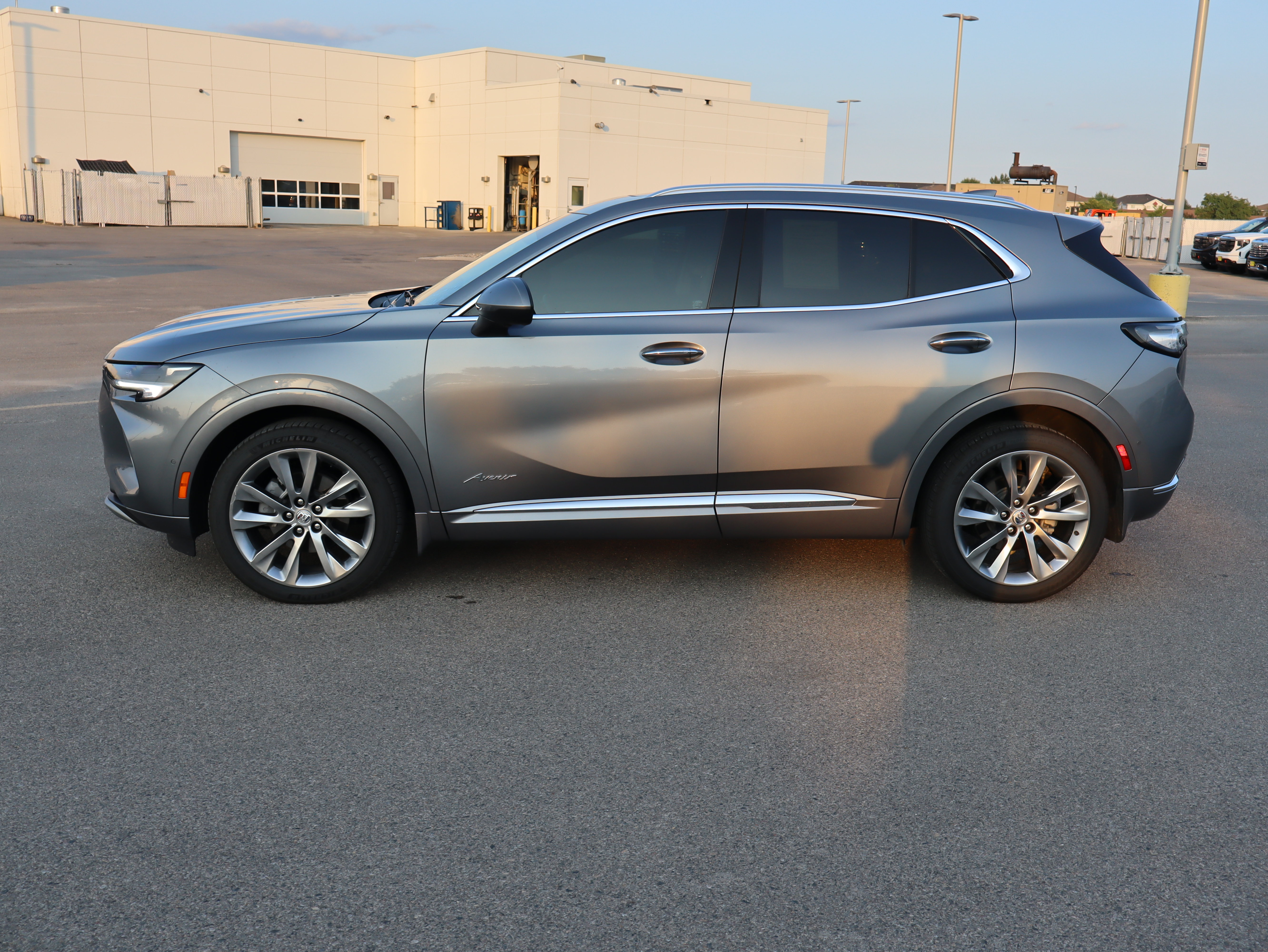 Used 2022 Buick Envision Avenir w/ Technology Package II AWD/4WD image 4