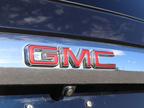 Used 2021 GMC Yukon XL SLT w/ SLT Premium Package image 32