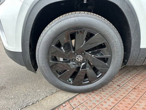 New 2026 Volkswagen Atlas SE image 9