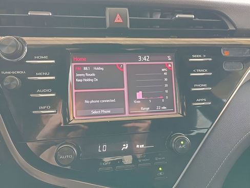 Used 2018 Toyota Camry SE FWD image 26