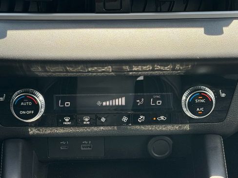 Used 2023 Mitsubishi Outlander SE FWD image 15