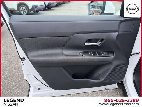 Used 2025 Nissan Kicks SV AWD/4WD image 14