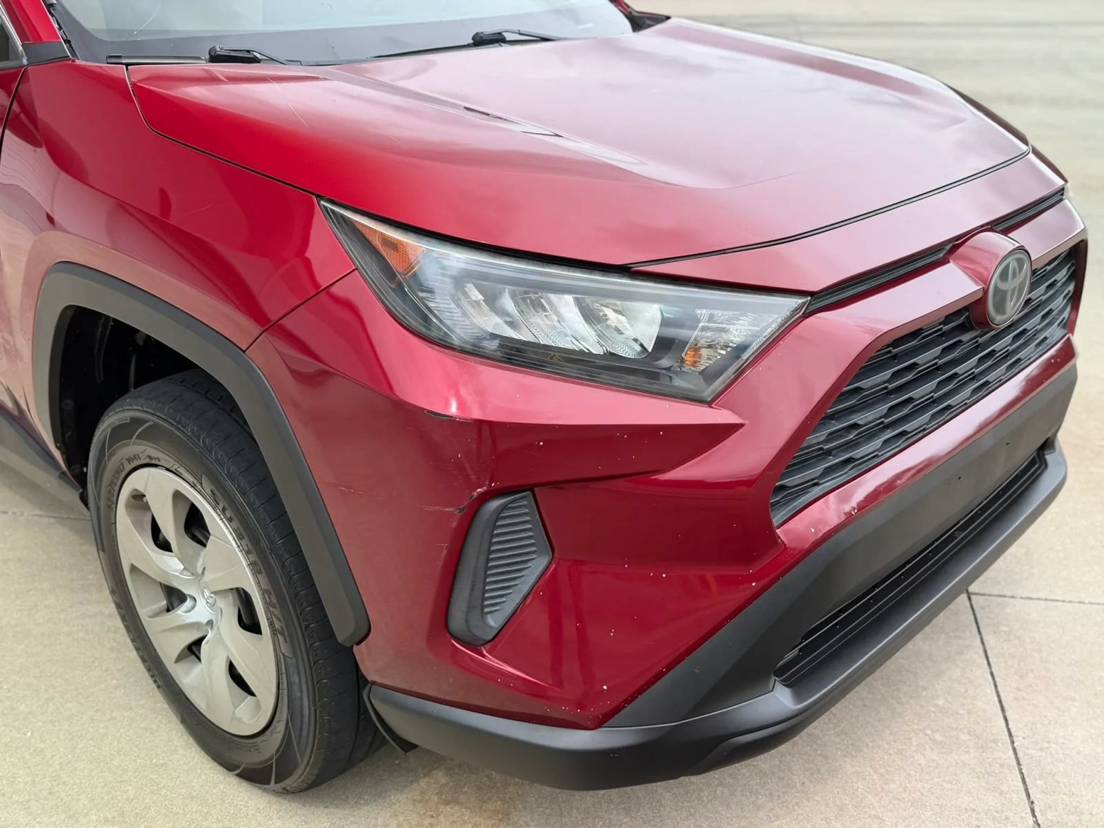 Used 2019 Toyota RAV4 LE FWD image 5