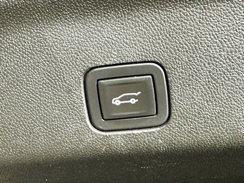 Used 2021 Chevrolet Tahoe Premier w/ Premium Package AWD/4WD image 35