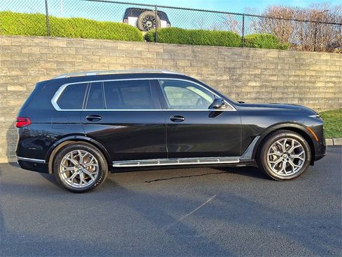 Used 2023 BMW X7 xDrive40i w/ Executive Package image 7
