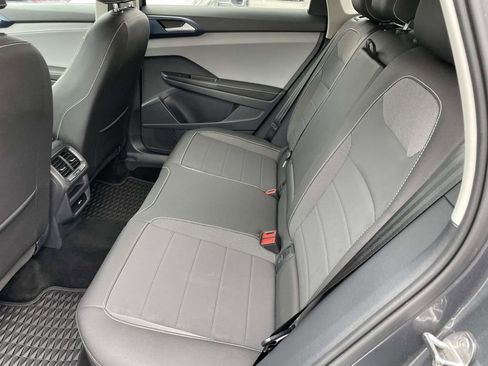 Used 2024 Volkswagen Taos SE image 22