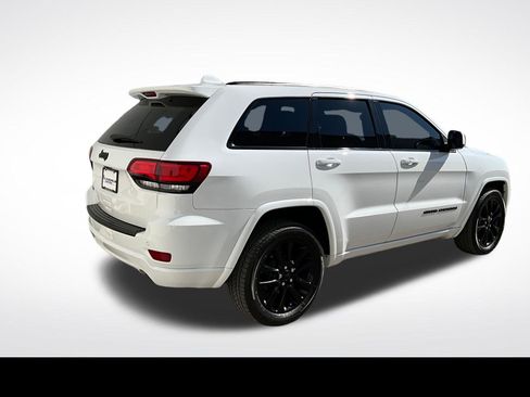 Used 2020 Jeep Grand Cherokee Altitude AWD/4WD image 5