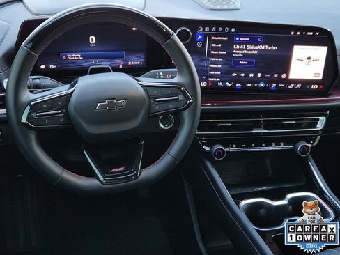 Used 2024 Chevrolet Traverse RS image 32