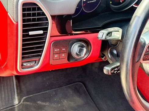 Used 2022 Porsche Cayenne image 11