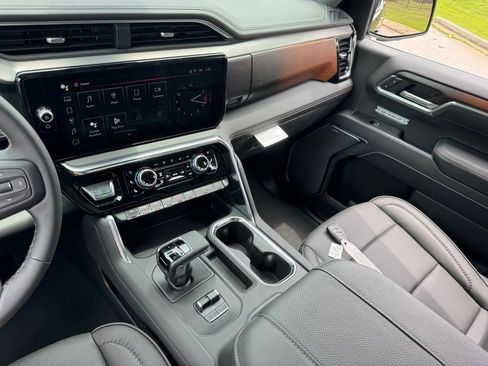 New 2025 GMC Sierra 1500 Denali w/ Denali Reserve Package image 32