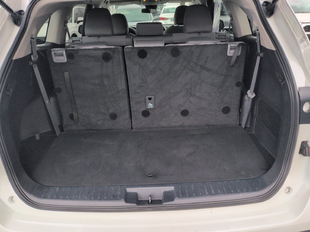 Used 2023 Toyota Highlander L FWD image 23