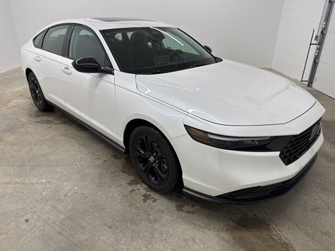 Certified 2025 Honda Accord SE image 3