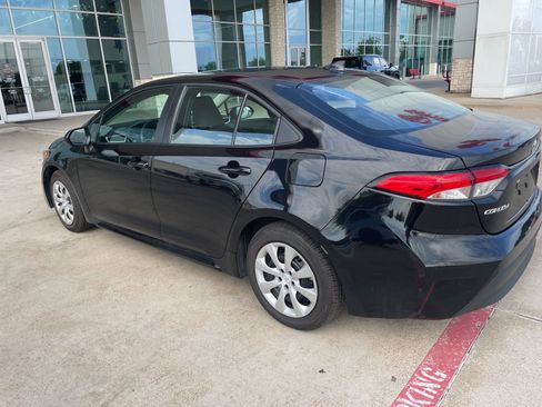Used 2025 Toyota Corolla LE FWD image 14