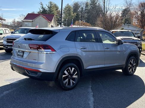 Used 2022 Volkswagen Atlas Cross Sport SE image 9