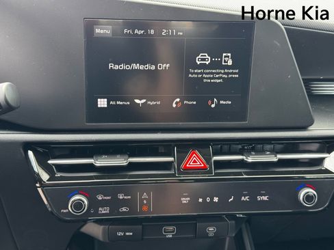 New 2025 Kia Niro LX image 17