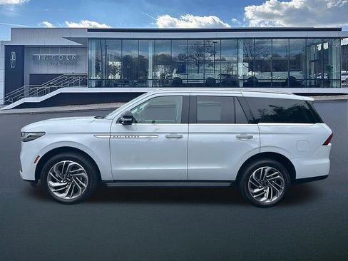 New 2026 Lincoln Navigator Premiere AWD/4WD image 4