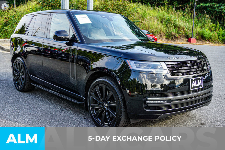 Used 2025 Land Rover Range Rover SE AWD/4WD image 3