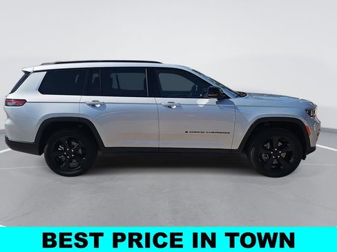 Used 2023 Jeep Grand Cherokee L Laredo AWD/4WD image 2