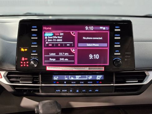 Used 2024 Toyota Sienna LE image 16