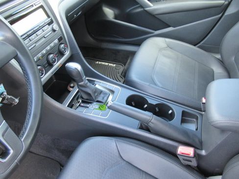 Used 2015 Volkswagen Passat 1.8T Wolfsburg Edition FWD image 15