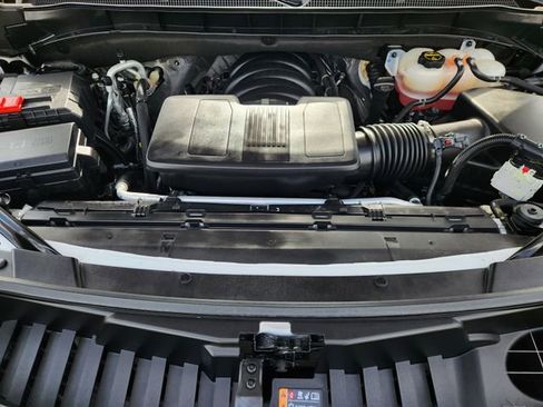 Used 2025 Chevrolet Suburban High Country image 32