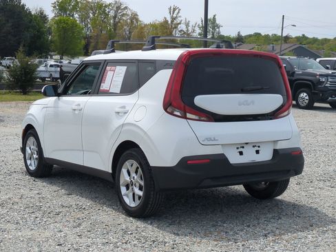 Used 2022 Kia Soul LX w/ Technology Package image 7