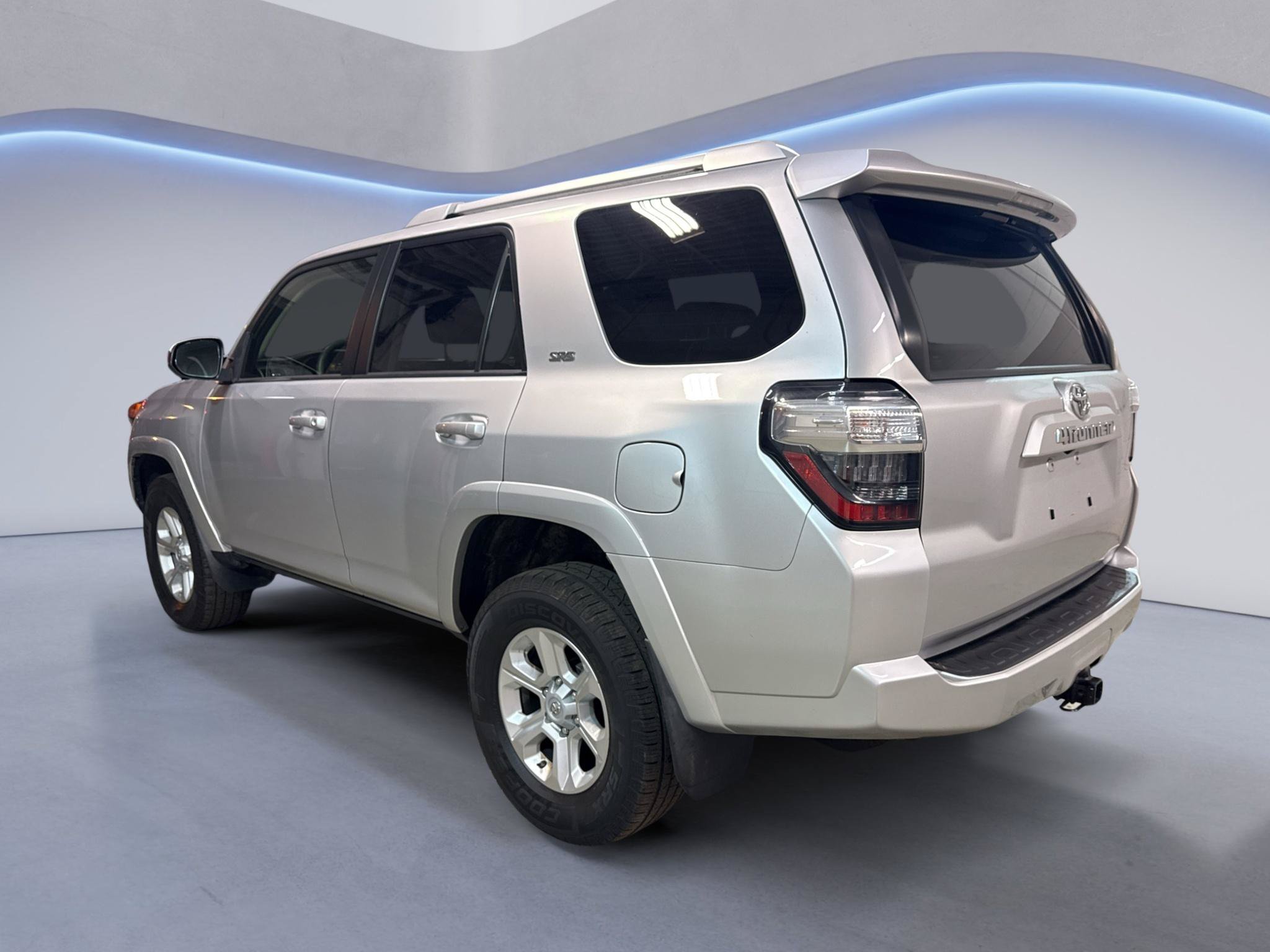 Used 2015 Toyota 4Runner SR5 AWD/4WD image 5