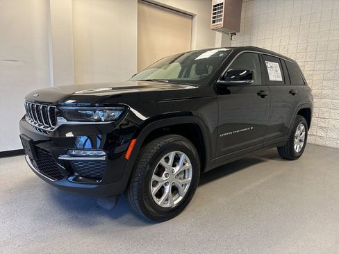 Used 2023 Jeep Grand Cherokee Limited AWD/4WD image 2