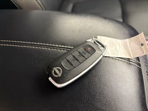 Used 2023 Nissan Pathfinder SL image 44