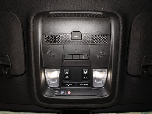 Certified 2025 Cadillac XT5 Premium Luxury image 33