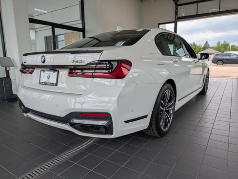 Used 2022 BMW 740i xDrive w/ M Sport Package AWD/4WD image 2