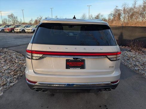 Certified 2023 Lincoln Aviator Reserve w/ Equipment Group 201A image 4