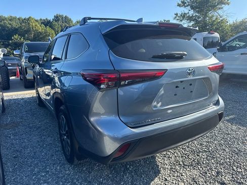 Used 2023 Toyota Highlander XLE AWD/4WD image 5