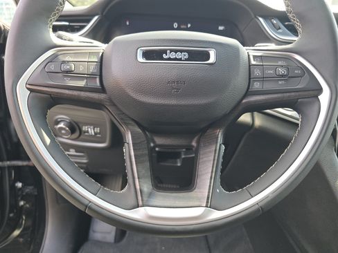 Used 2024 Jeep Grand Cherokee Limited AWD/4WD image 39