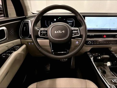 Used 2025 Kia Sorento SX FWD image 6