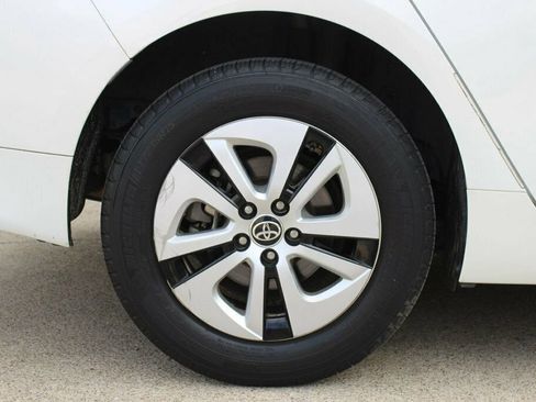 Used 2016 Toyota Prius Two FWD image 37