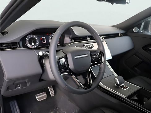 Used 2026 Land Rover Range Rover Evoque Dynamic SE AWD/4WD image 36