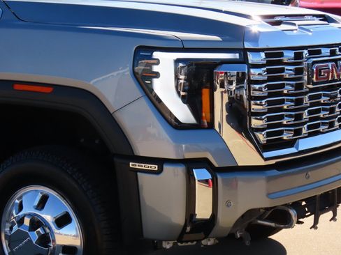 Used 2025 GMC Sierra 3500 Denali w/ Denali Reserve Package image 6