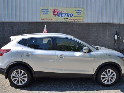 Used 2022 Nissan Rogue Sport SV w/ Technology Package image 9