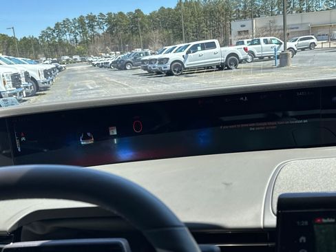 Used 2025 Lincoln Nautilus Premier w/ Jet Appearance Package image 10