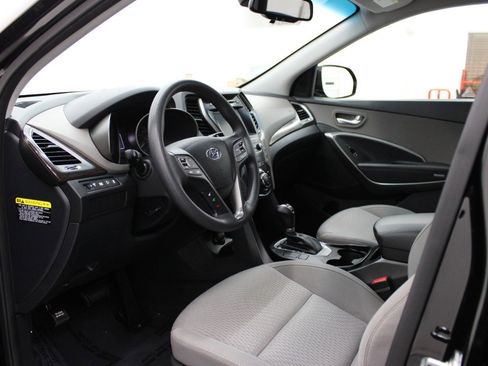 Used 2018 Hyundai Santa Fe SE image 7