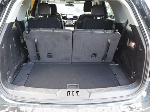 Used 2022 Ford Explorer XLT w/ Equipment Group 202A AWD/4WD image 5