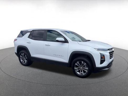 Used 2025 Chevrolet Equinox LT FWD image 2