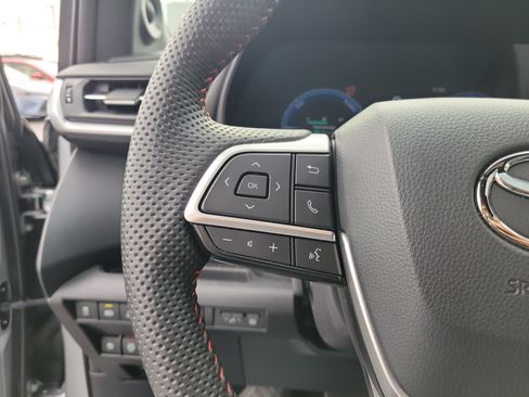 Used 2025 Toyota Sienna XSE w/ XSE Premium Package FWD image 22